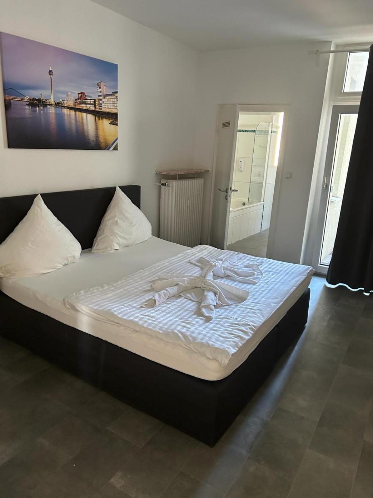 Отель Dreams Duesseldorf Экстерьер фото